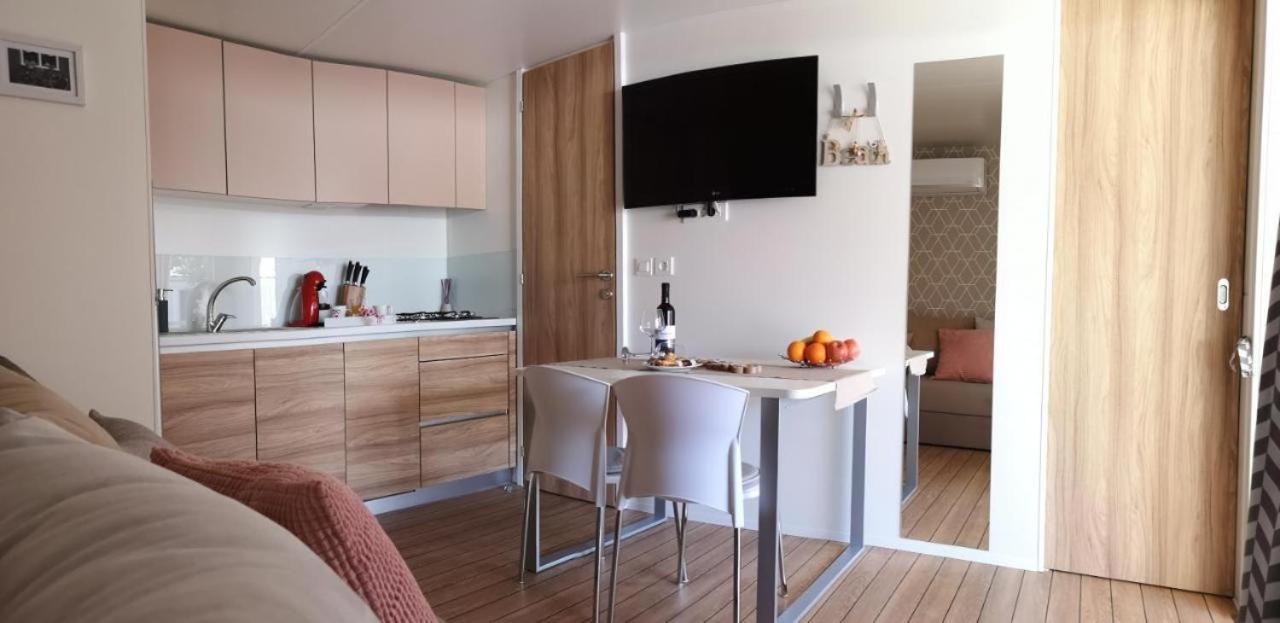 J & R Mobile Homes Biograd Na Moru Buitenkant foto