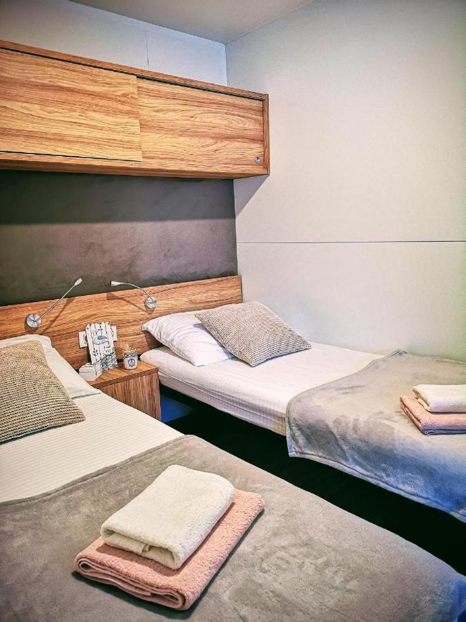 J & R Mobile Homes Biograd Na Moru Buitenkant foto